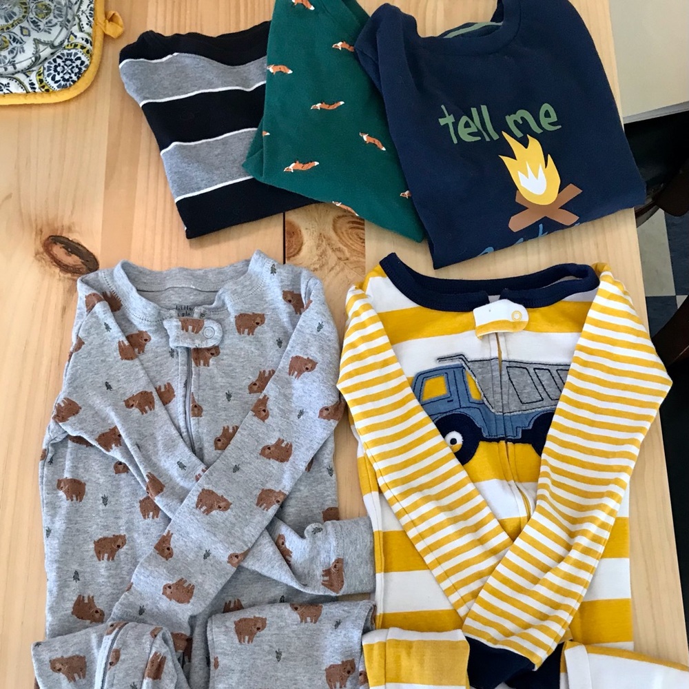 Boys 5T bundle! 2 pj’s Onesie zippered (cuffed leg)/ 3 nice tees - long sleeved